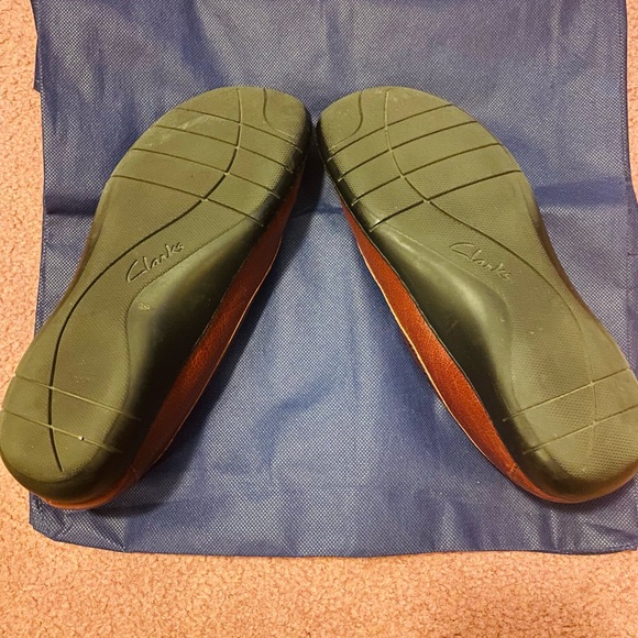 Burgundy Leather Clarks Ladies Loafer (Sz 9W) - Picture 4 of 4